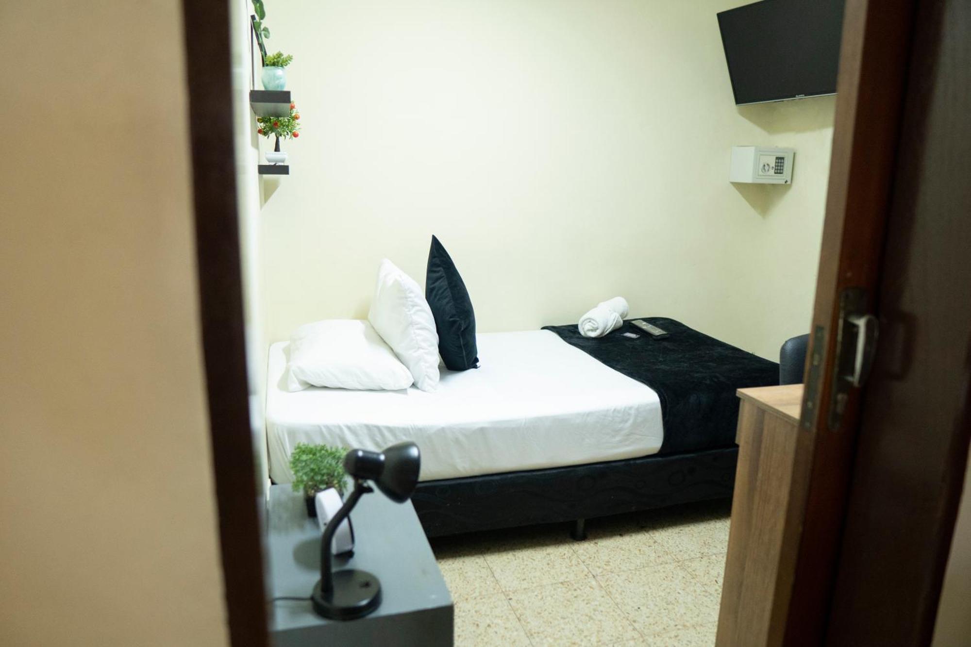 Buntes House-Casa Hotel Laureles-Estadio 麦德林 外观 照片