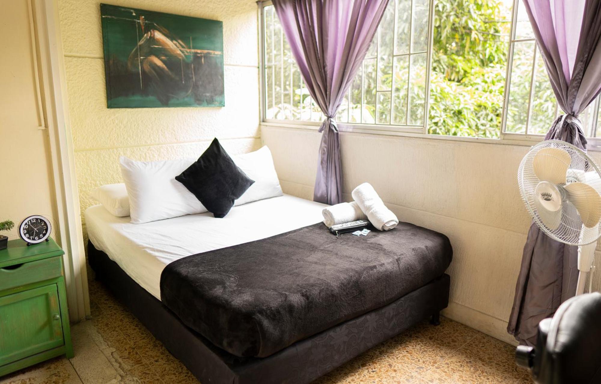 Buntes House-Casa Hotel Laureles-Estadio 麦德林 外观 照片
