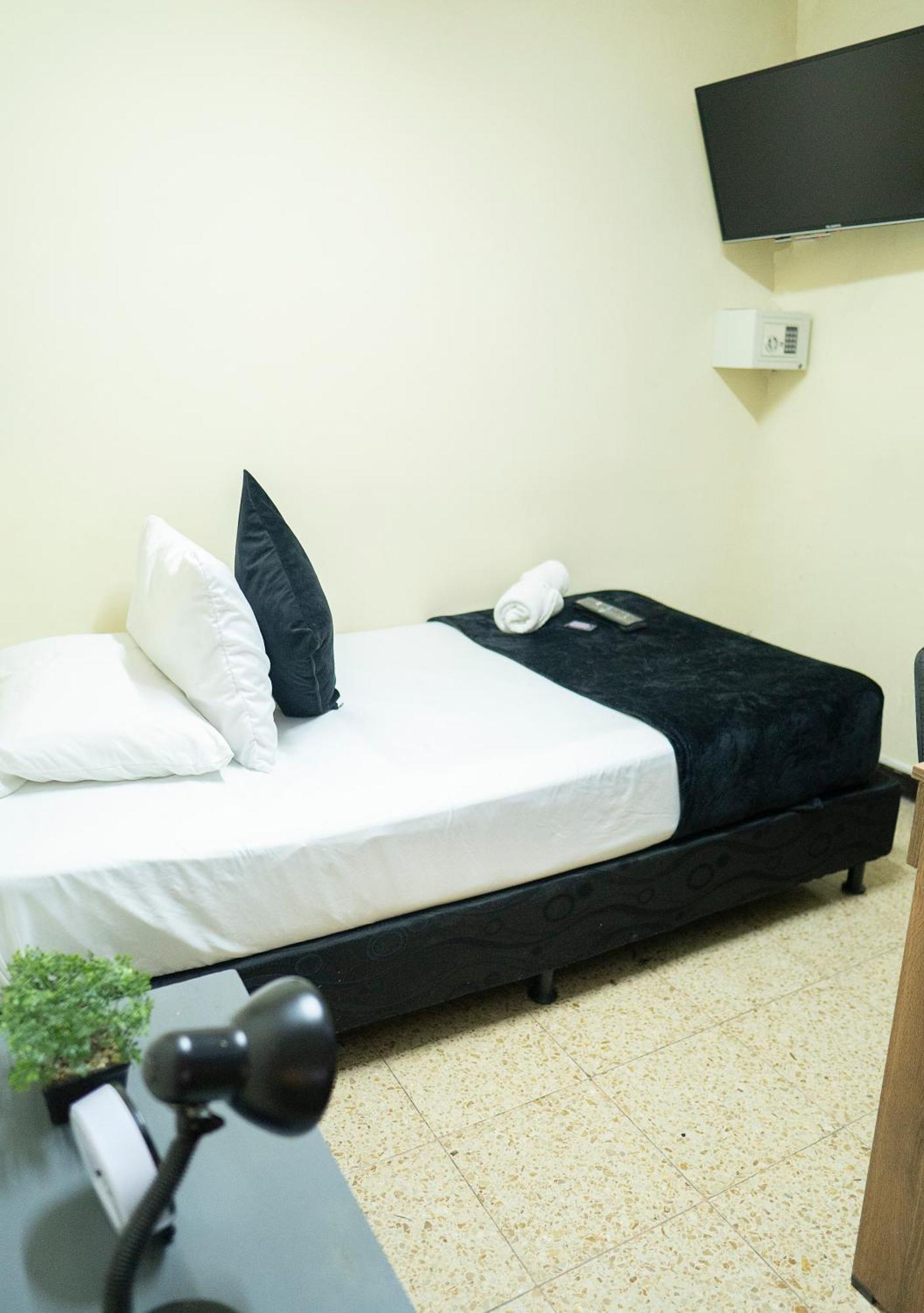 Buntes House-Casa Hotel Laureles-Estadio 麦德林 外观 照片